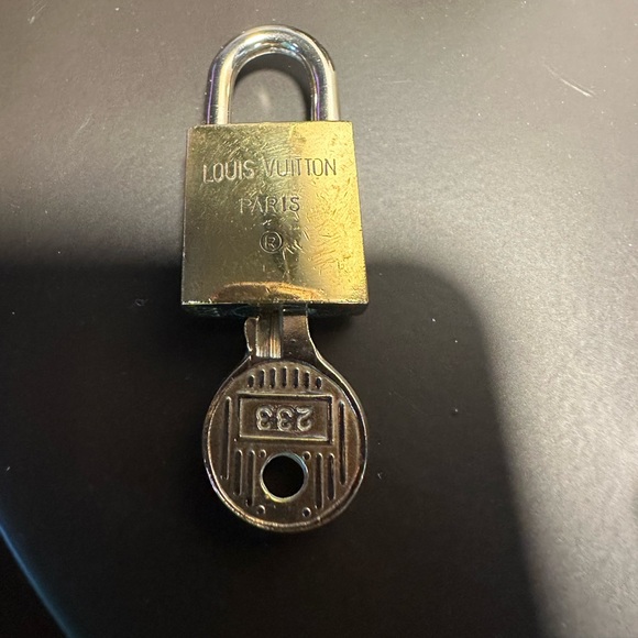 LV Lock and Key # 233 - Picture 3 of 7